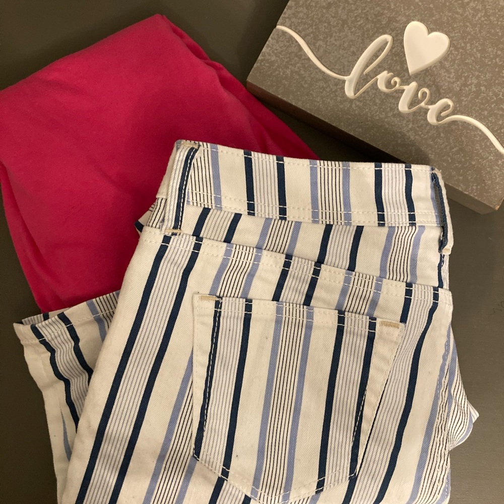 Adorable striped shorts